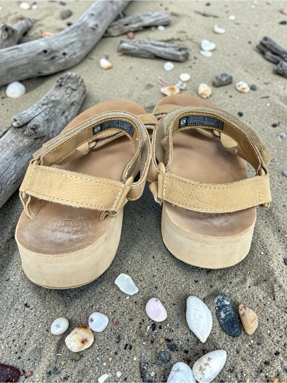 Teva Leather Sandals | Tan/Natural | Size 9 - Picture 4 of 5